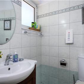 4 bedroom villa with pool close to beach on Akrotiri peninsula, sleeps 8